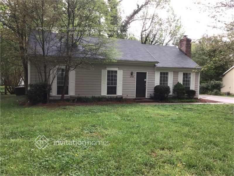 2724 Olde Whitehall Rd in Charlotte, NC - Building Photo