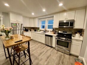 46 Brookley Rd, Unit #1 in Boston, MA - Foto de edificio - Building Photo