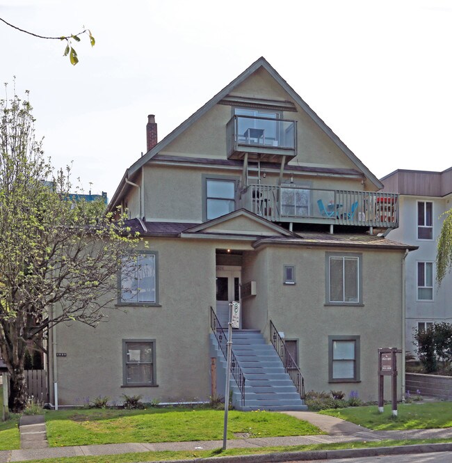 The Villa Capri in Vancouver, BC - Building Photo - Primary Photo