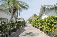 7999 Bayshore Dr in Treasure Island, FL - Building Photo - Building Photo