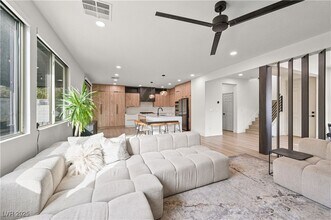 5571 S Spearfish Lake Ct in Las Vegas, NV - Building Photo - Building Photo