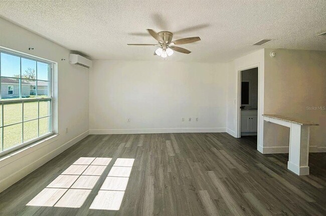 671 Royalty Ct in Poinciana, FL - Building Photo - Building Photo