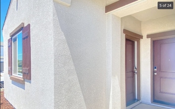 917 Somerset Way in Patterson, CA - Building Photo - Building Photo