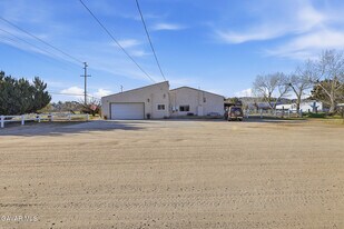 40555 20th St W in Palmdale, CA - Building Photo