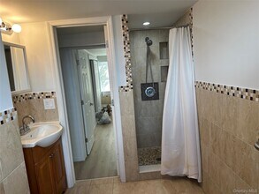 124 Verona Pkwy in Lindenhurst, NY - Building Photo - Building Photo