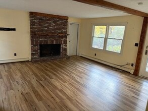 131 E Washington St in Hanson, MA - Building Photo - Building Photo