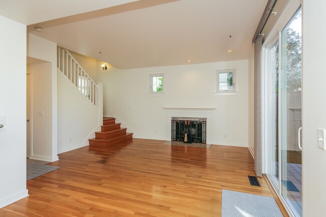 210 Roosevelt Terrace in Santa Cruz, CA - Building Photo - Building Photo