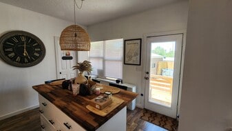 1021 Edith Blvd NE in Albuquerque, NM - Building Photo