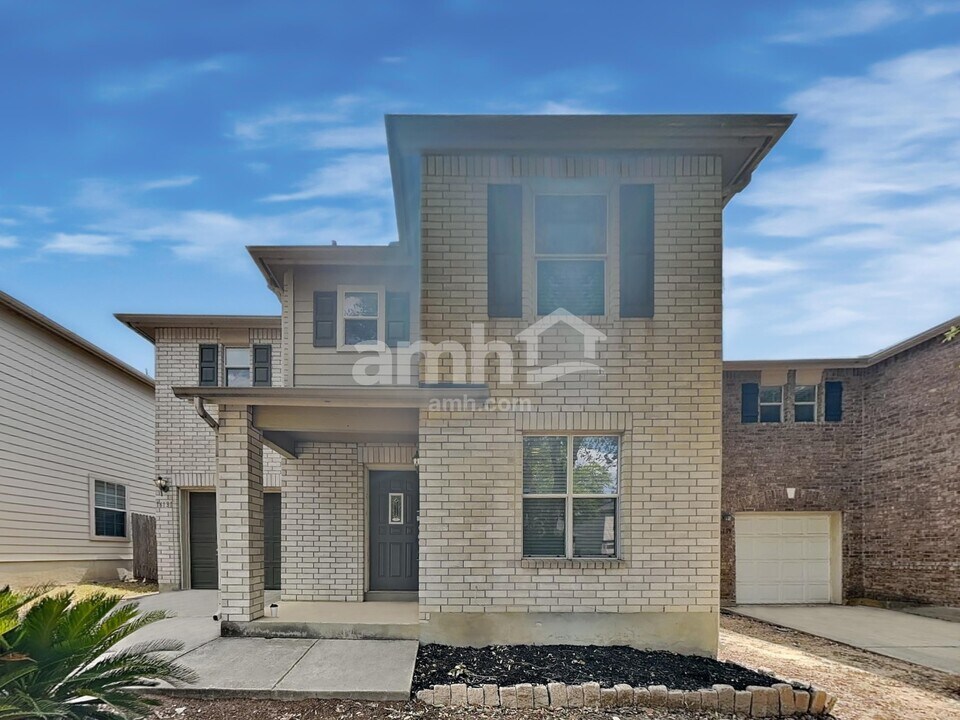 16131 Branching Oaks in San Antonio, TX - Building Photo
