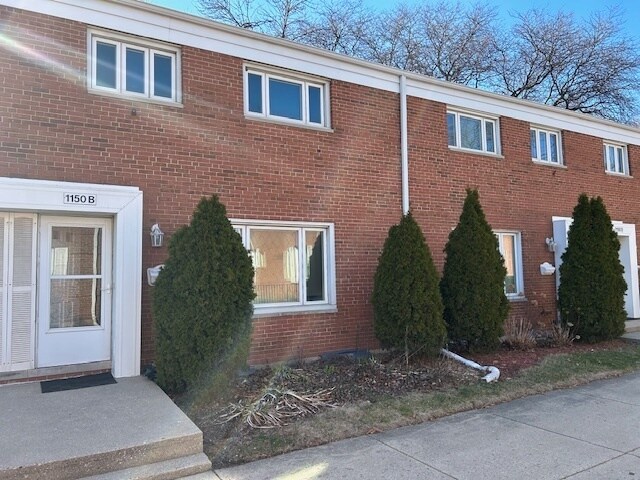 1150 Higgins Rd in Park Ridge, IL - Building Photo