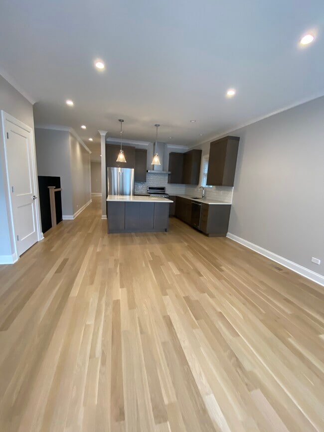 3229 N Kenmore Ave, Unit 2 in Chicago, IL - Foto de edificio - Building Photo