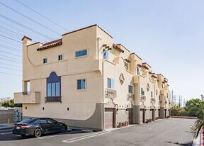 Presidio Townhomes in Anaheim, CA - Building Photo