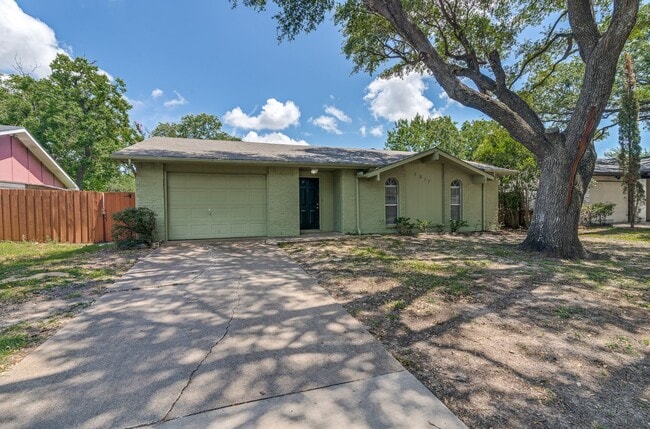 property at 1517 Deepwood Dr
