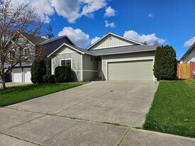 6213 121st St E in Puyallup, WA - Building Photo