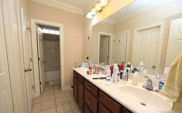 702 N Columbia St in Chapel Hill, NC - Building Photo - Building Photo