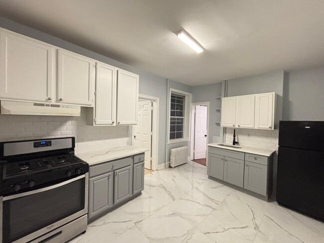 211 64th St, Unit 10