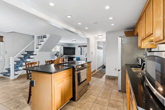 103 Gray St in Portland, ME - Foto de edificio - Building Photo