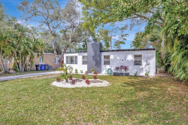 property at 1721 SW 13th St