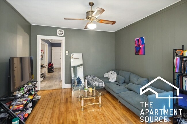 5128 W Henderson St in Chicago, IL - Building Photo - Building Photo