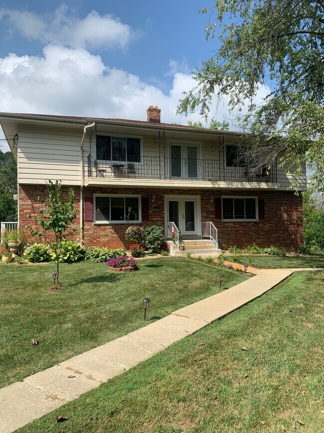 18040 Hoffman Ave Rentals in Brookfield, WI