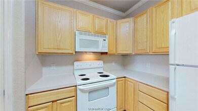 111 Kleine Ln in College Station, TX - Foto de edificio - Building Photo