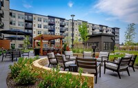 Legacy Commons at Signal Hills 55+ Apartments in West St. Paul, MN - Foto de edificio - Building Photo