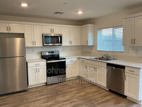 470 Miwok Ln in Manteca, CA - Building Photo - Building Photo