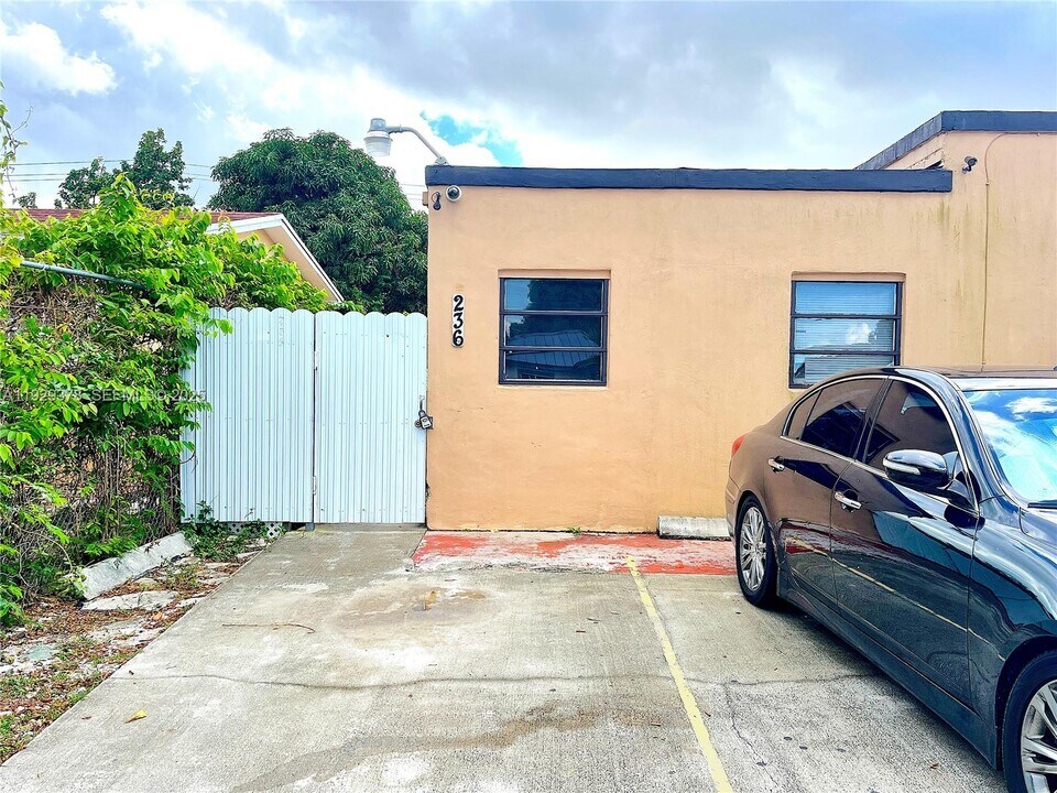 236 E 14th St in Hialeah, FL - Building Photo