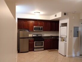 22 Georges Ln, Unit 1