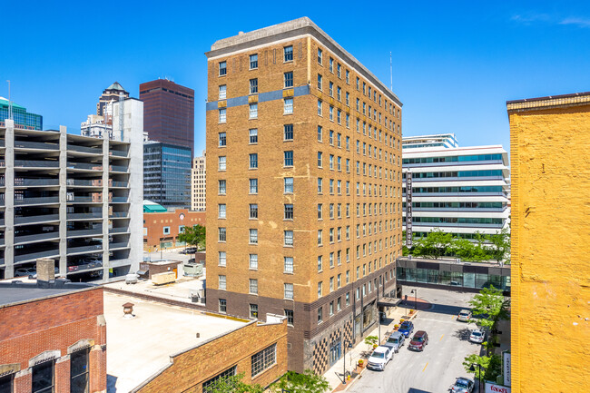 400 Walnut St in Des Moines, IA - Foto de edificio - Building Photo