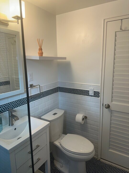 210 Mendoza Ave in Coral Gables, FL - Building Photo