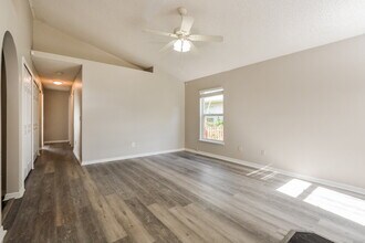 5529 New Cambridge Rd in Orlando, FL - Foto de edificio - Building Photo