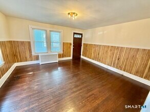 26 Bridgeport Ave in Milford, CT - Building Photo - Building Photo