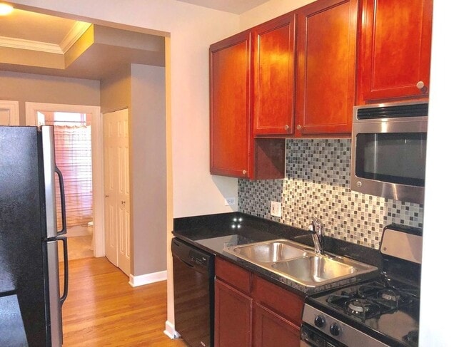 536 W Belmont Ave in Chicago, IL - Building Photo - Building Photo
