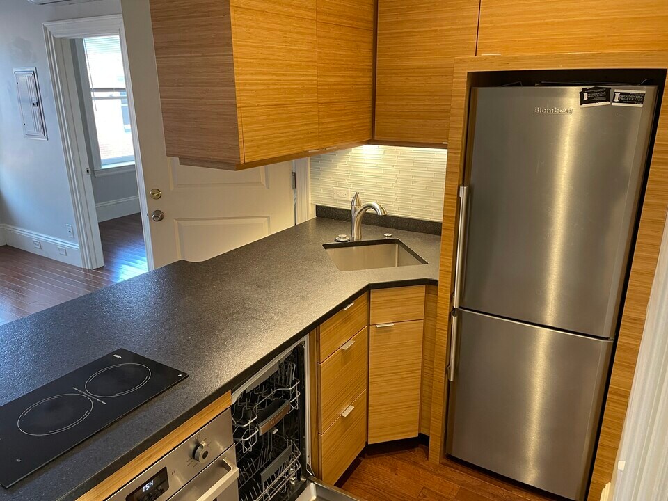 88 Myrtle St, Unit #7 in Boston, MA - Building Photo