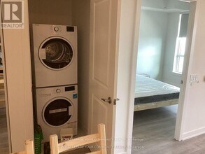 30 Upper Mall Wy in Vaughan, ON - Building Photo - Building Photo