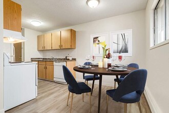 Cambridge Court in Lloydminster, SK - Building Photo - Building Photo