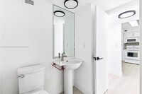 11 Century Ln, Unit 16E in Miami Beach, FL - Building Photo - Building Photo