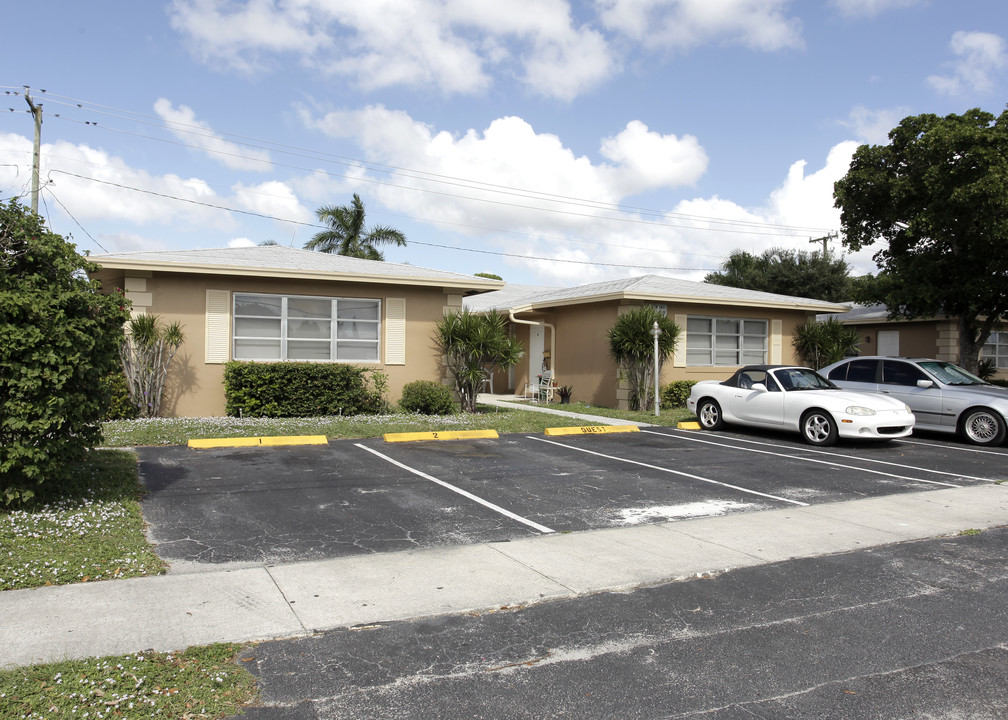 347 SW 15th St in Pompano Beach, FL - Building Photo