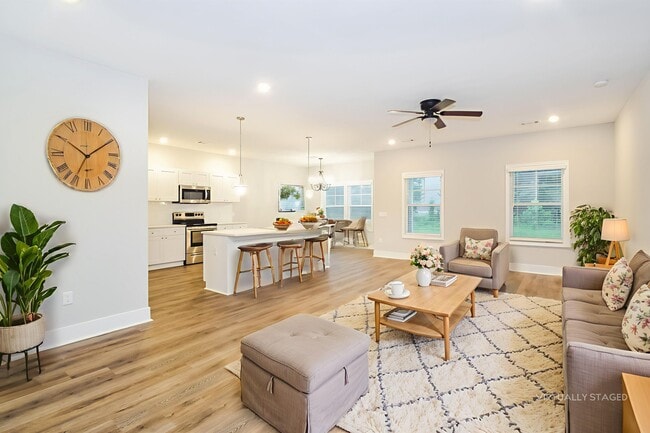 1007 Autumns Wood Cir E in Brunswick, GA - Foto de edificio - Building Photo