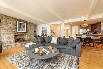 10046 Sheridan Dr in Mequon, WI - Building Photo - Building Photo