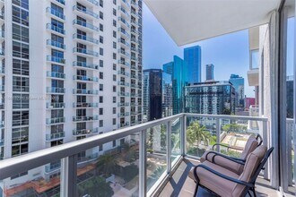 1050 Brickell Ave in Miami, FL - Building Photo - Building Photo