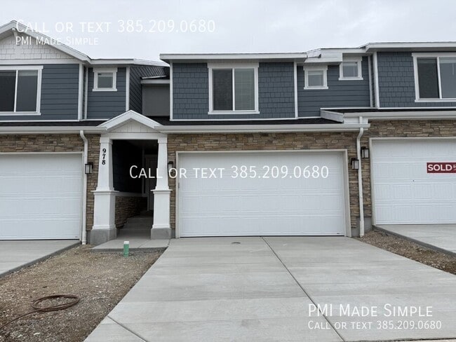 property at 978 W Broadleaf Dr