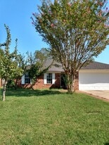 2140 Cedar Oaks Dr in Conway, AR - Building Photo