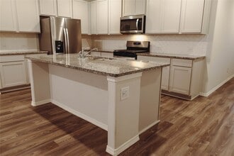 26202 Emory Holw Dr in Tomball, TX - Building Photo - Building Photo