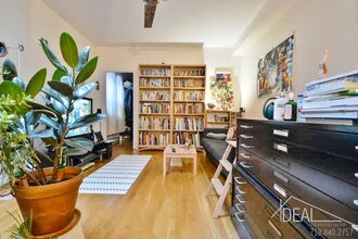 41 S 5th St-Unit -5 in Brooklyn, NY - Building Photo - Building Photo