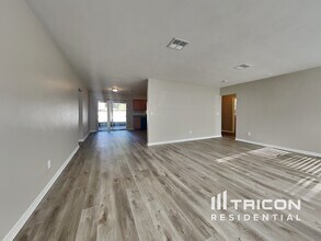 92 Ventura Dr in Dunedin, FL - Building Photo - Building Photo