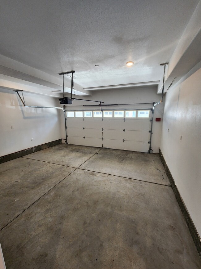 14614 Vanowen St in Van Nuys, CA - Foto de edificio - Building Photo