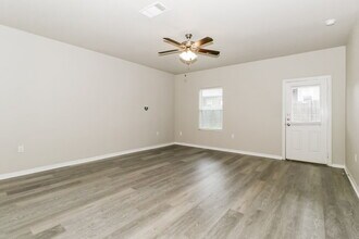 13417 Henneman Dr in Pflugerville, TX - Building Photo - Building Photo