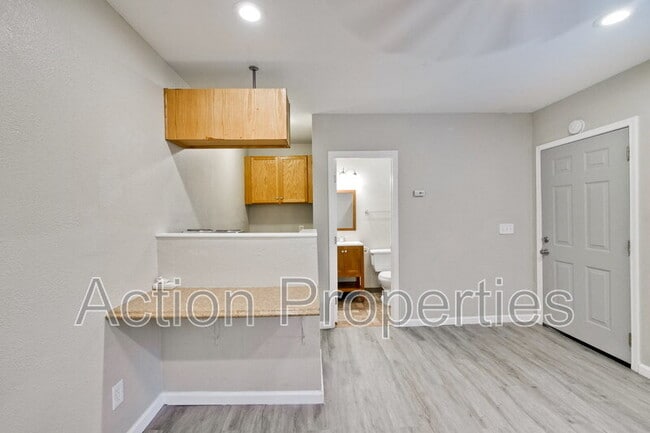 1043 Henderson Ave in Menlo Park, CA - Building Photo - Building Photo